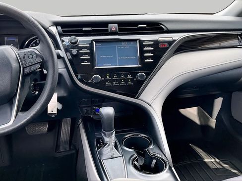 Used 2019 Toyota Camry LE FWD image 5