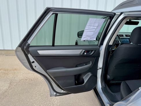 Used 2018 Subaru Outback 2.5i Premium AWD/4WD image 15