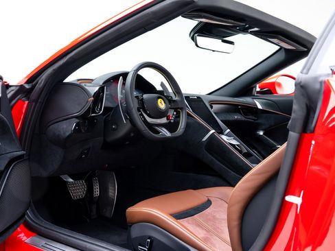 Used 2025 Ferrari Roma Spider image 2