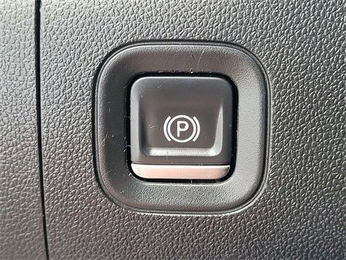 Used 2020 Chevrolet Silverado 2500 LT w/ Z71 Off-Road Package image 32