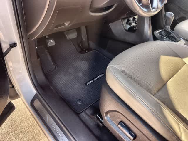 Used 2017 Hyundai Santa Fe Limited FWD image 3