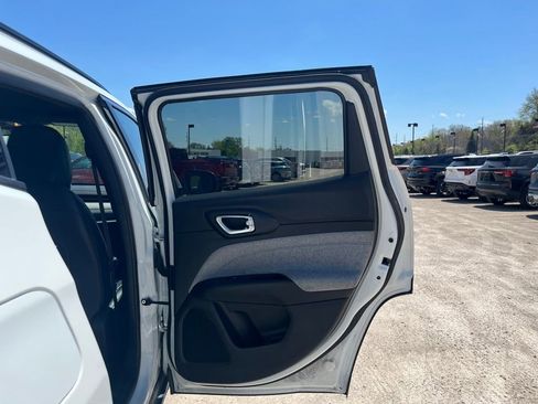 Used 2024 Jeep Compass Latitude AWD/4WD image 30