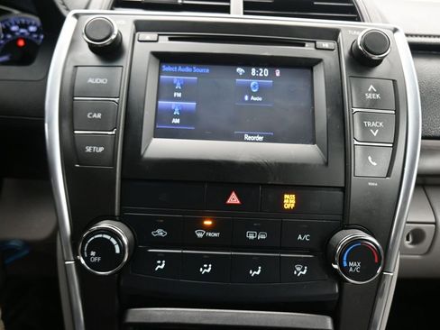 Used 2017 Toyota Camry LE image 18