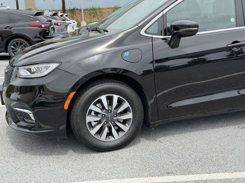 Used 2025 Chrysler Pacifica Select FWD image 13