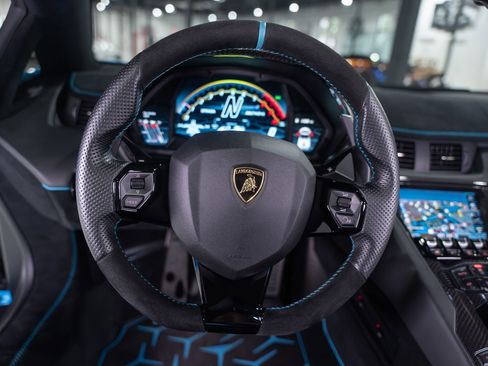 Used 2021 Lamborghini Aventador SVJ image 30