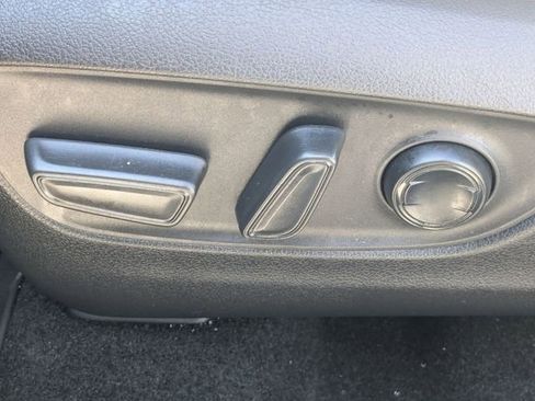 Used 2019 Toyota RAV4 XLE Premium image 15