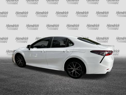 Used 2023 Toyota Camry SE image 6
