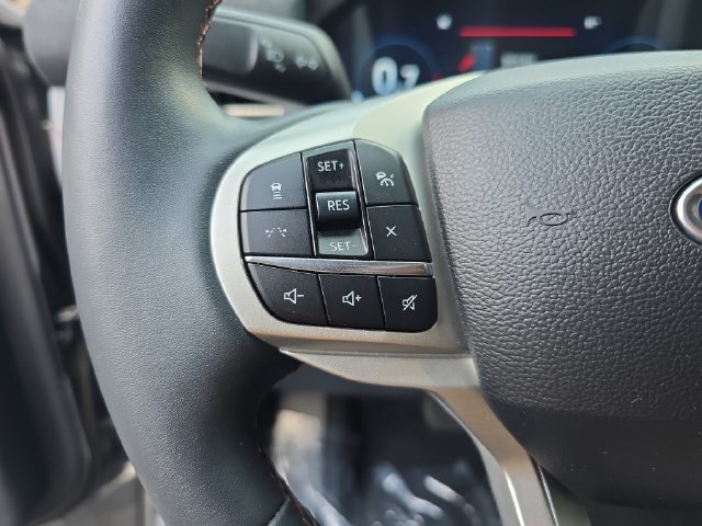 Used 2025 Ford Explorer Active w/ Active Comfort Package AWD/4WD image 18