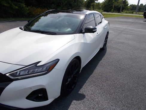 Used 2023 Nissan Maxima SR w/ Sport Mat Group FWD image 8