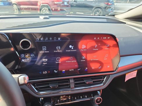 New 2025 Chevrolet Equinox EV RS image 13