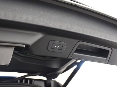 Used 2023 Land Rover Range Rover Velar R-Dynamic S image 25