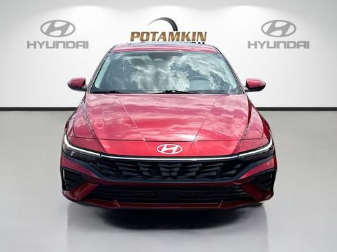 Certified 2025 Hyundai Elantra SEL FWD image 2