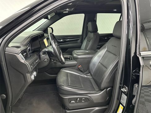Used 2021 GMC Yukon Denali w/ Denali Premium Package image 9