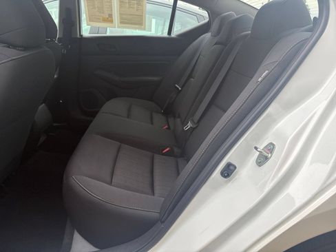 Used 2025 Nissan Altima 2.5 SV FWD image 24
