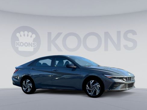 New 2025 Hyundai Elantra SEL w/ Cargo Package image 13