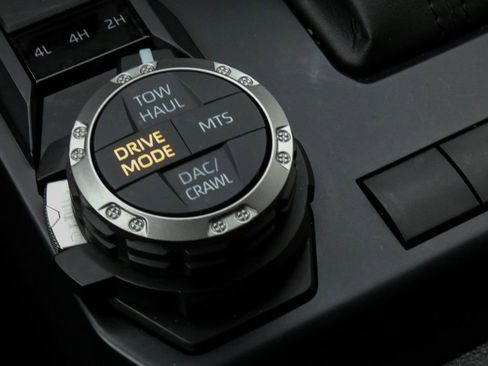 Used 2025 Toyota Tacoma TRD Off-Road image 26