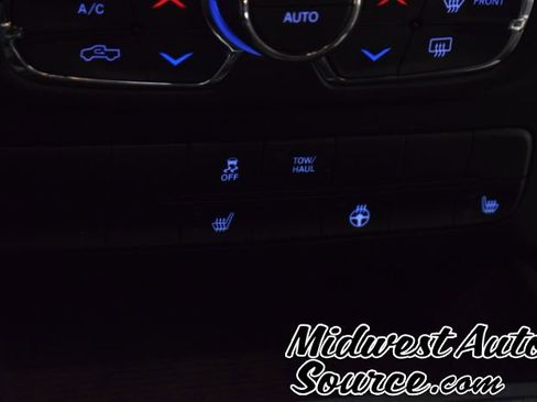 Used 2018 RAM 1500 SLT image 23