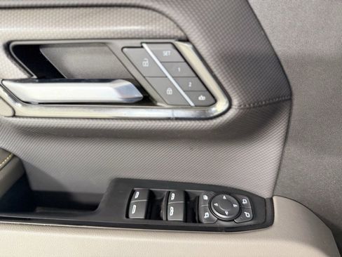 Used 2022 Chevrolet Silverado 1500 ZR2 w/ Technology Package image 19