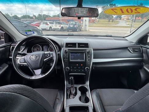 Used 2017 Toyota Camry SE FWD image 14
