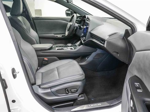 Used 2024 Lexus RZ 300e Premium image 17