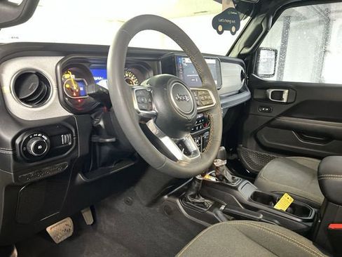 Used 2024 Jeep Wrangler Unlimited Sahara image 10