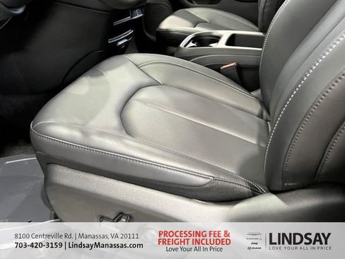 New 2026 Chrysler Pacifica Select image 23