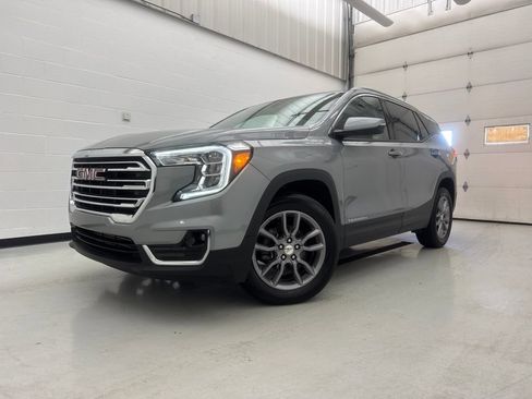 Used 2024 GMC Terrain SLT AWD/4WD image 2