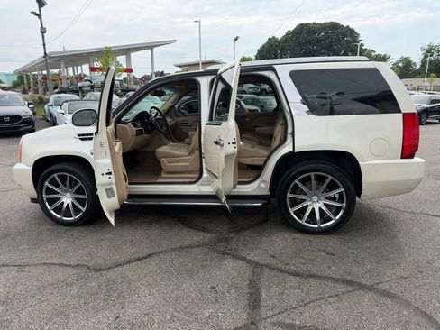 Used 2013 Cadillac Escalade Luxury AWD/4WD image 11