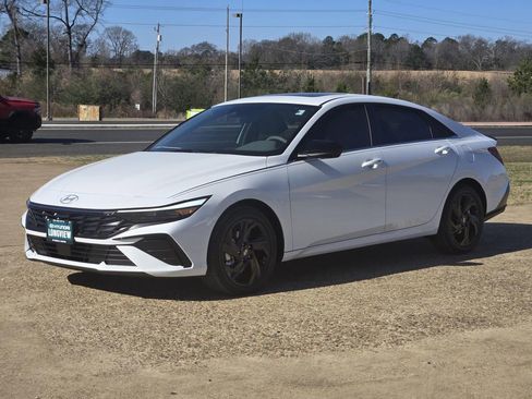 New 2026 Hyundai Elantra SEL Sport Premium FWD image 3