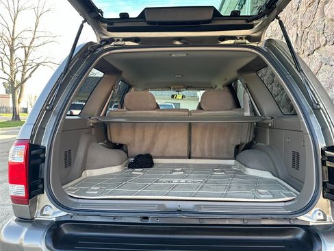 Used 2004 Nissan Pathfinder SE AWD/4WD image 24