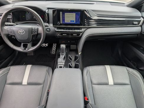 Used 2025 Toyota Camry SE FWD image 4