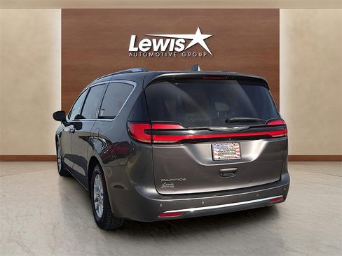 Used 2021 Chrysler Pacifica Touring-L image 3
