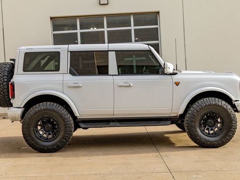 Used 2024 Ford Bronco Badlands image 11