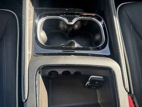 New 2026 Chrysler Pacifica Limited image 23