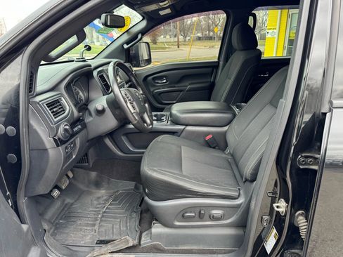 Used 2018 Nissan Titan SV w/ SV Convenience Package image 15