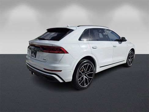 Used 2020 Audi Q8 Prestige w/ Prestige Package image 4