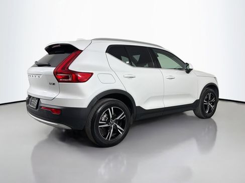 Certified 2025 Volvo XC40 B5 Core image 6