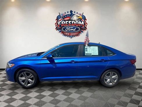 Used 2024 Volkswagen Jetta SE FWD image 4