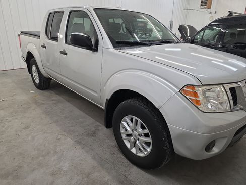 Used 2014 Nissan Frontier SV image 15