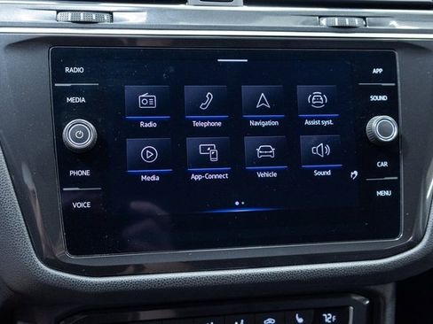 Used 2021 Volkswagen Tiguan SE image 15