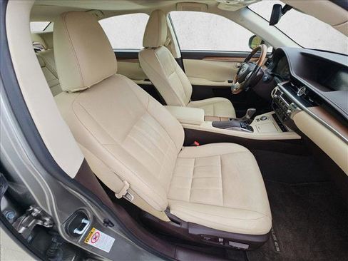 Used 2017 Lexus ES 300h w/ Luxury Package image 20