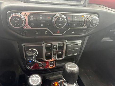 Used 2023 Jeep Gladiator Rubicon w/ Cold Weather Group AWD/4WD image 17