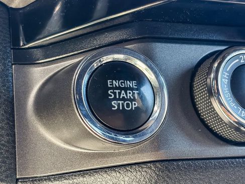 Used 2017 Toyota Tacoma TRD Sport AWD/4WD image 25
