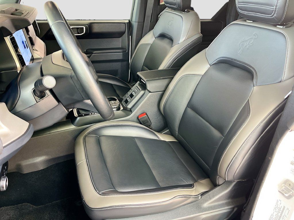 Used 2025 Ford Bronco Outer Banks AWD/4WD image 22
