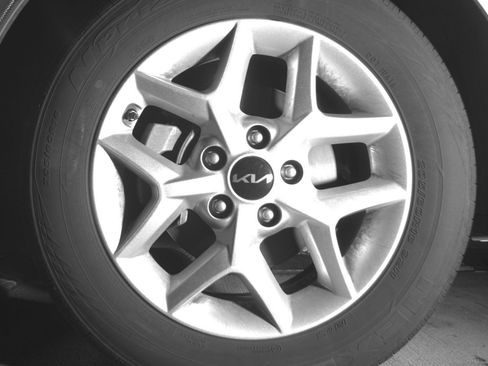 Used 2025 Kia Soul LX w/ LX Technology Package image 12