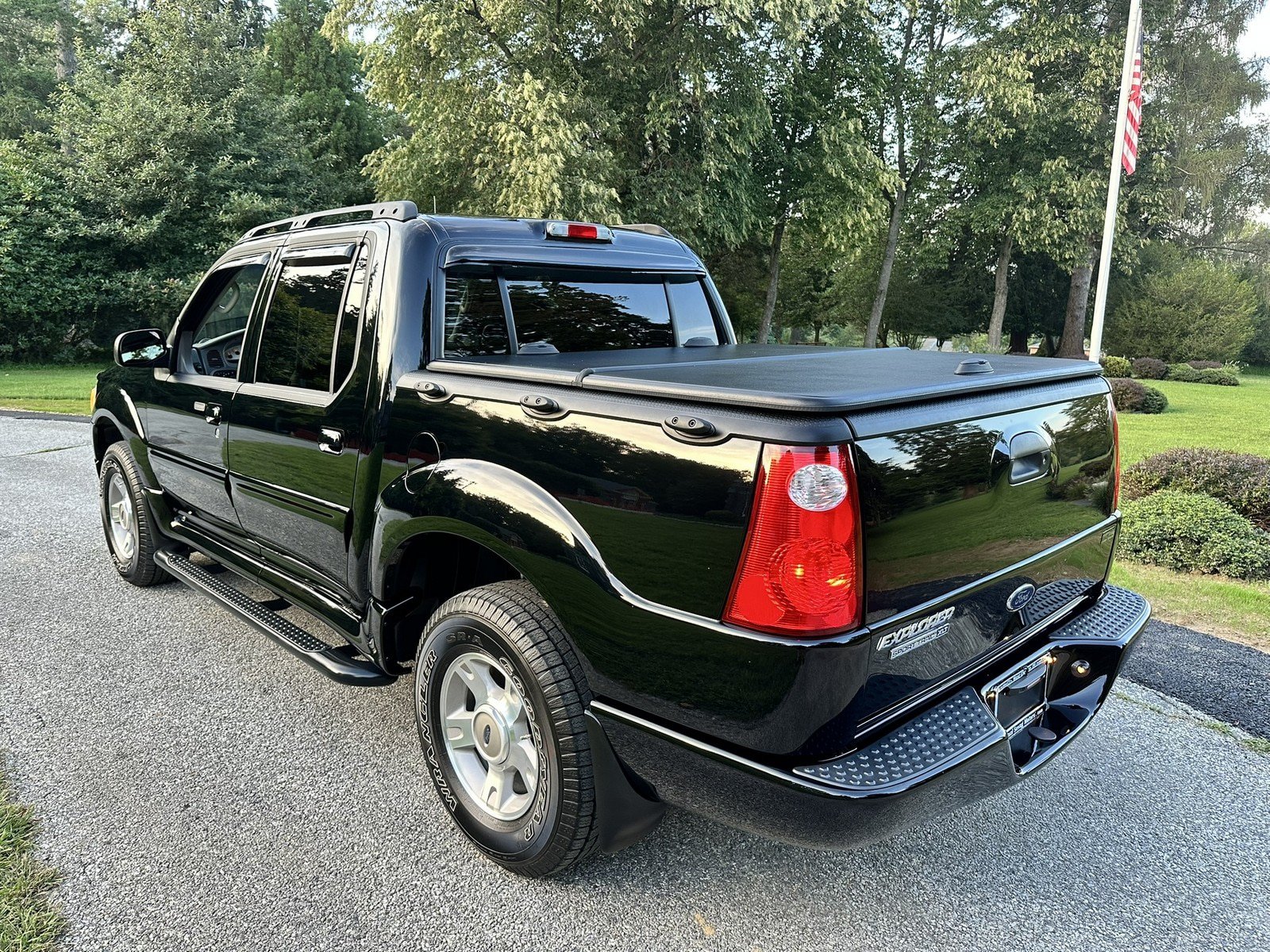Used 2004 Ford Explorer Sport Trac 4x4 image 8