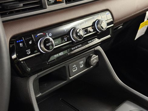 Certified 2025 Honda Pilot Elite image 19