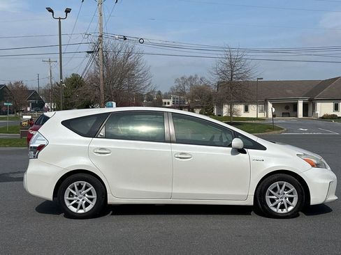 Used 2013 Toyota Prius V Three image 9