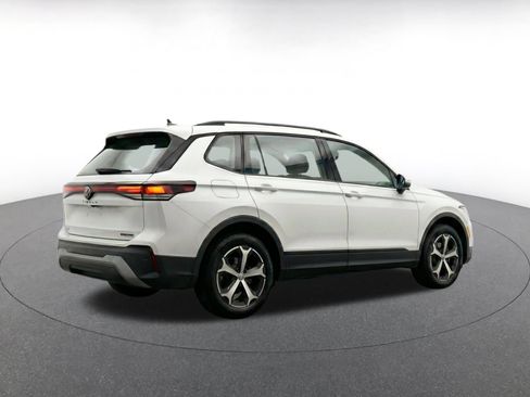 Used 2026 Volkswagen Tiguan SE AWD/4WD image 7