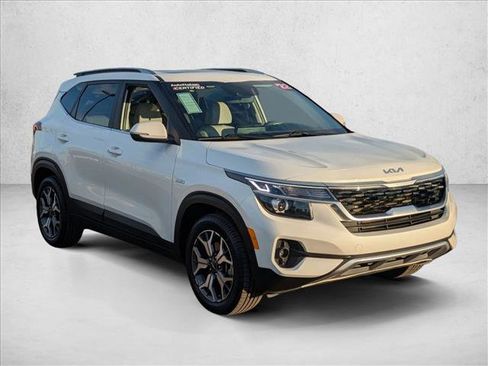 Used 2022 Kia Seltos EX image 3